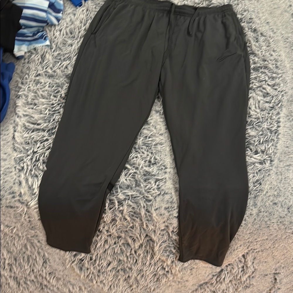 Nike Men's charcoal grey Joggers